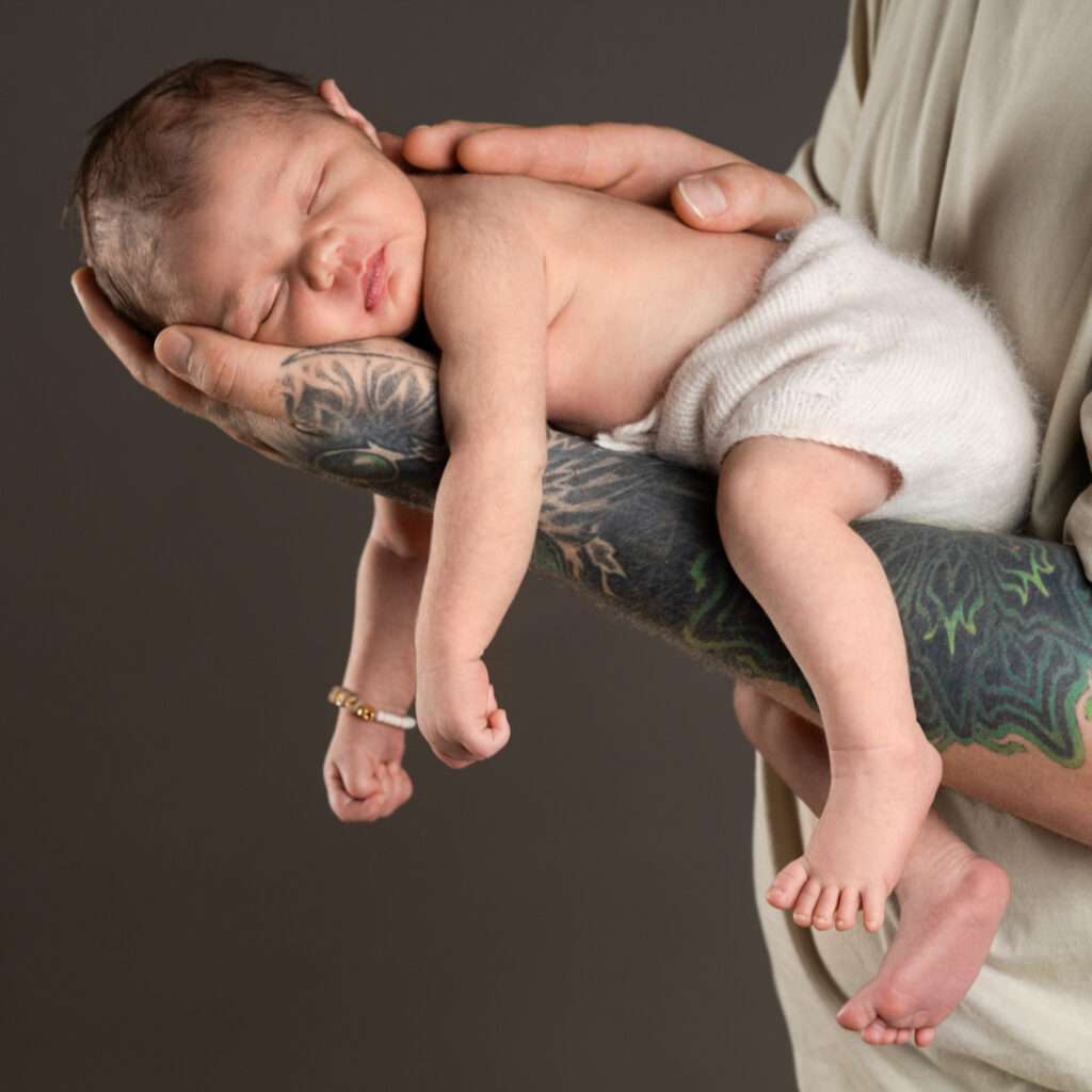 Newbornshooting_Hände_dunkel